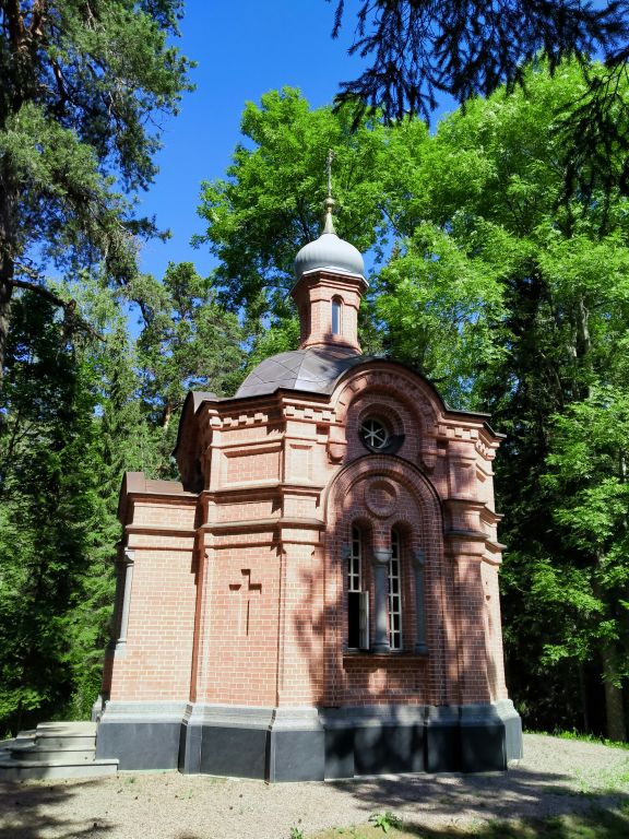 Валаамские острова. Спасо-Преображенский Валаамский монастырь. Часовня-усыпальница семьи Клименко на Игуменском кладбище. фасады