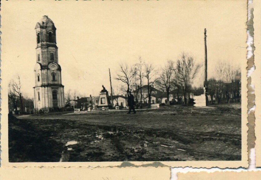 Собор Успения Пресвятой Богородицы, Ахтырка (Ахтырский район, Украина, Сумская область). архивная фотография, Колокольня собора. Фото 1942 г. с аукциона e-bay.de