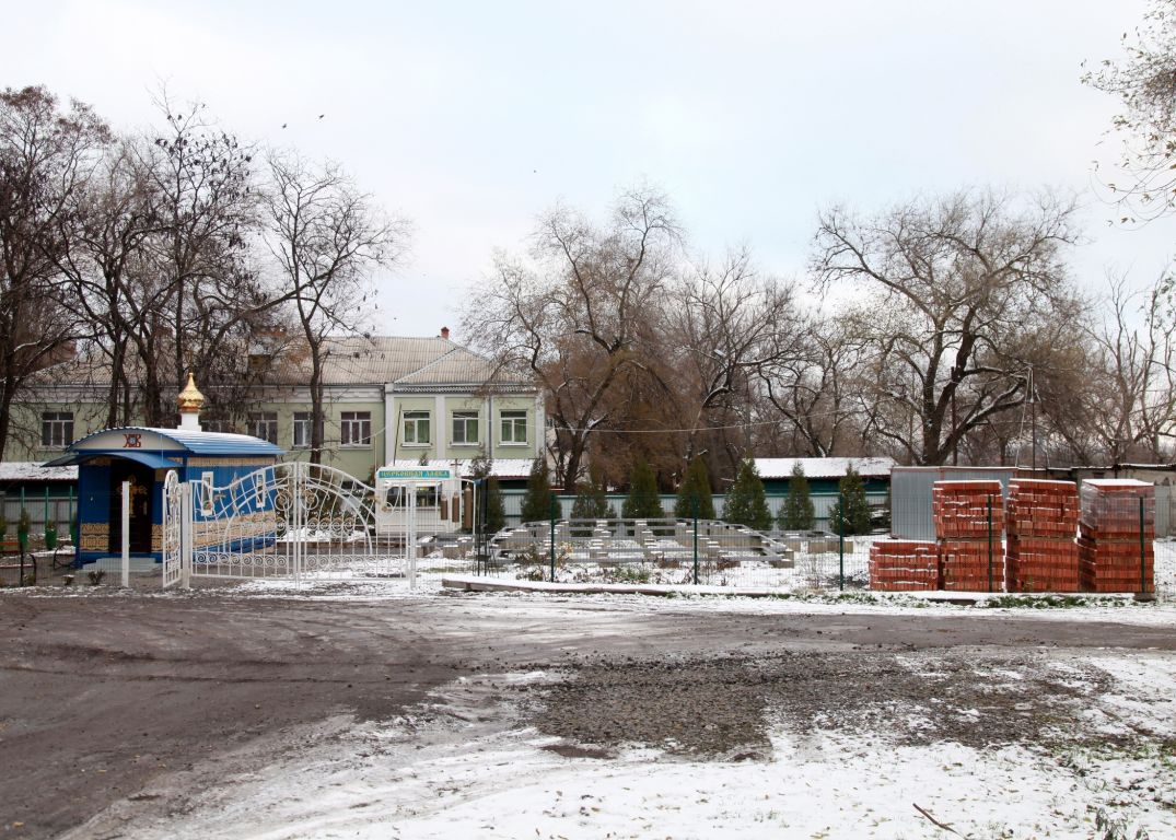 Ростов-на-Дону. Церковь Владимирской иконы Божией Матери (строящаяся). общий вид в ландшафте, Общий вид. Начало строительства храма.