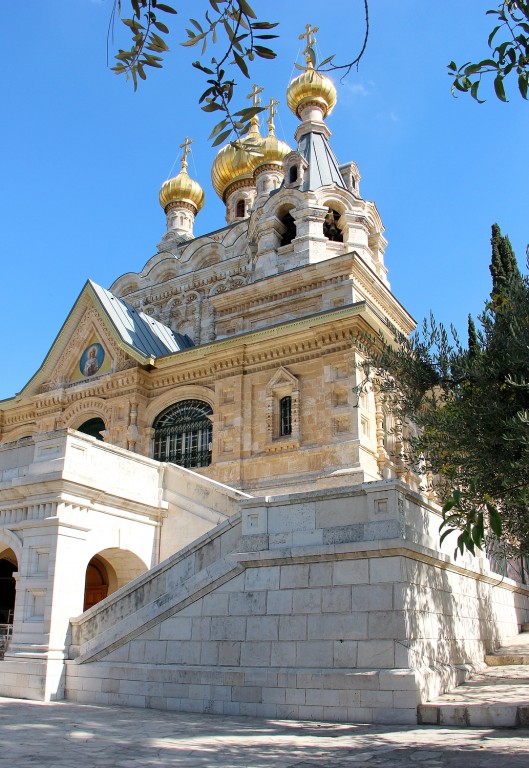 Иерусалим - Масличная гора. Гефсиманский монастырь Марии Магдалины. Церковь Марии Магдалины. фасады