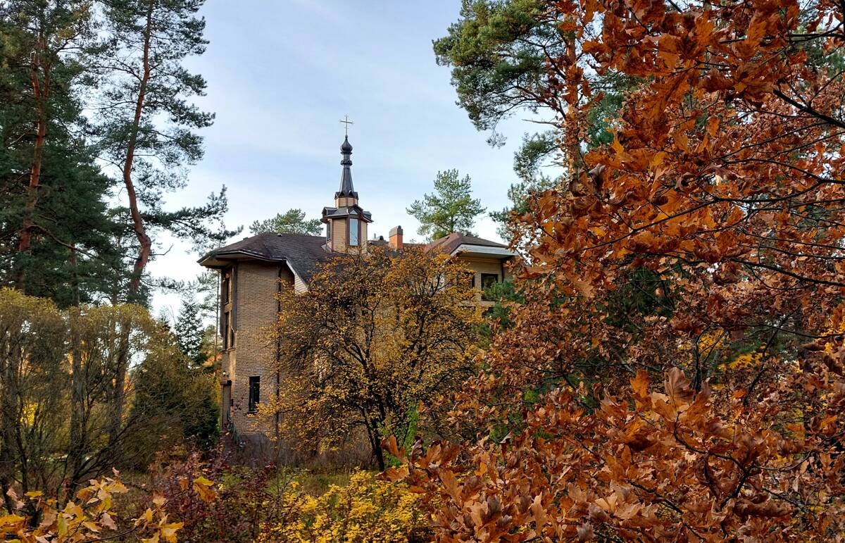 Церковь Николая и Александры, царственных страстотерпцев, Песочный (Санкт-Петербург, Курортный район, г. Санкт-Петербург). общий вид в ландшафте
