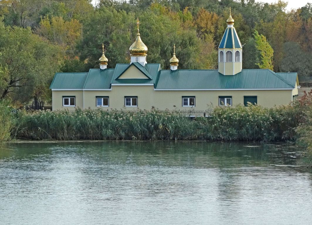Церковь Николая Чудотворца, Октябрьский (Калачёвский район, Волгоградская область). фасады, Вид с Волго-Донского судоходного канала