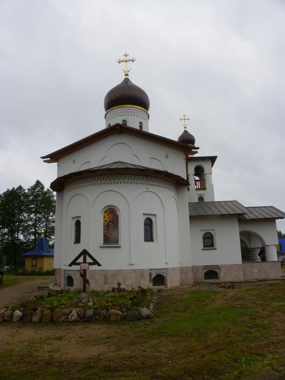 Церковь Успения Пресвятой Богородицы (новая), Феофилова Пустынь (Николаево) (Струго-Красненский район, Псковская область). фасады