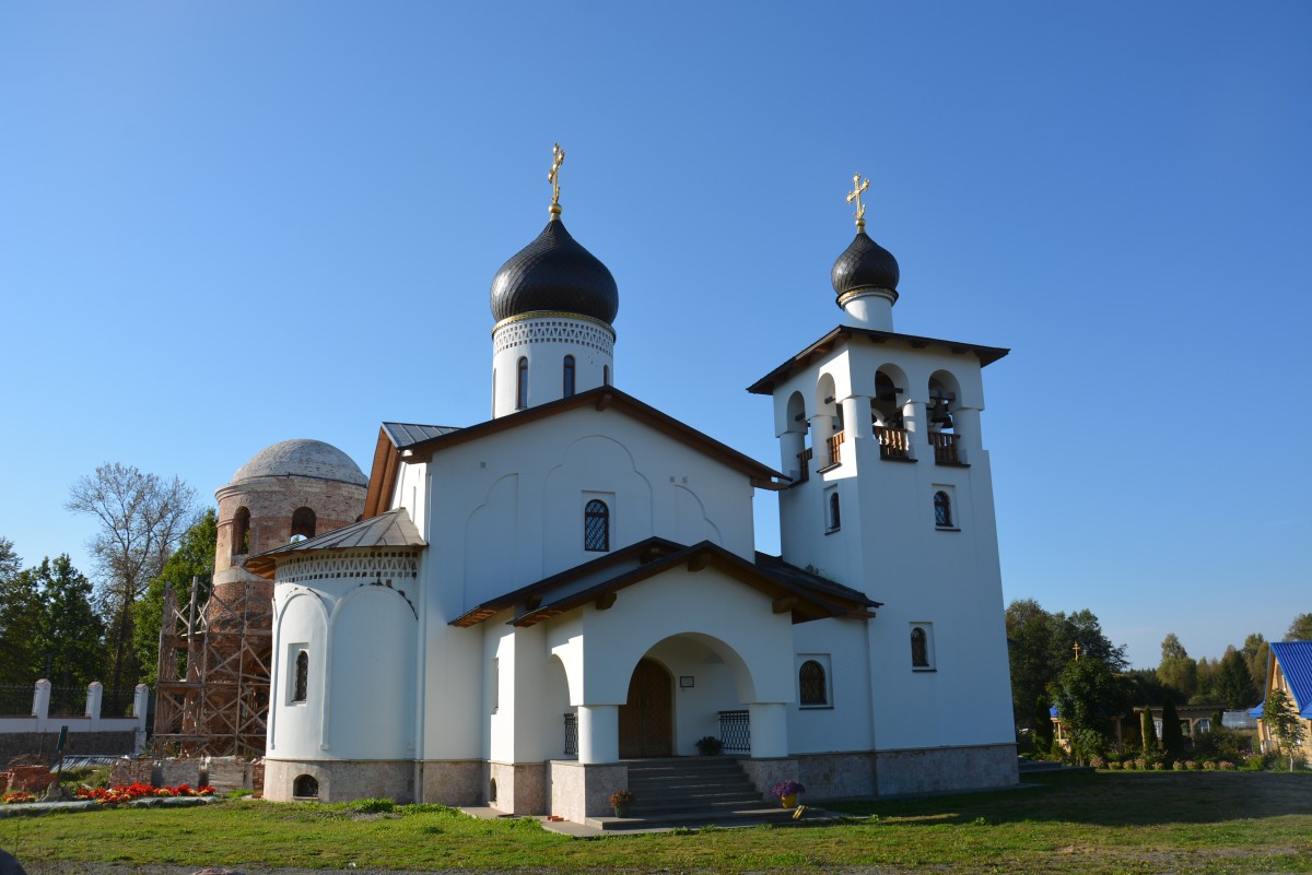 Феофилова Пустынь (Николаево). Церковь Успения Пресвятой Богородицы (новая). фасады