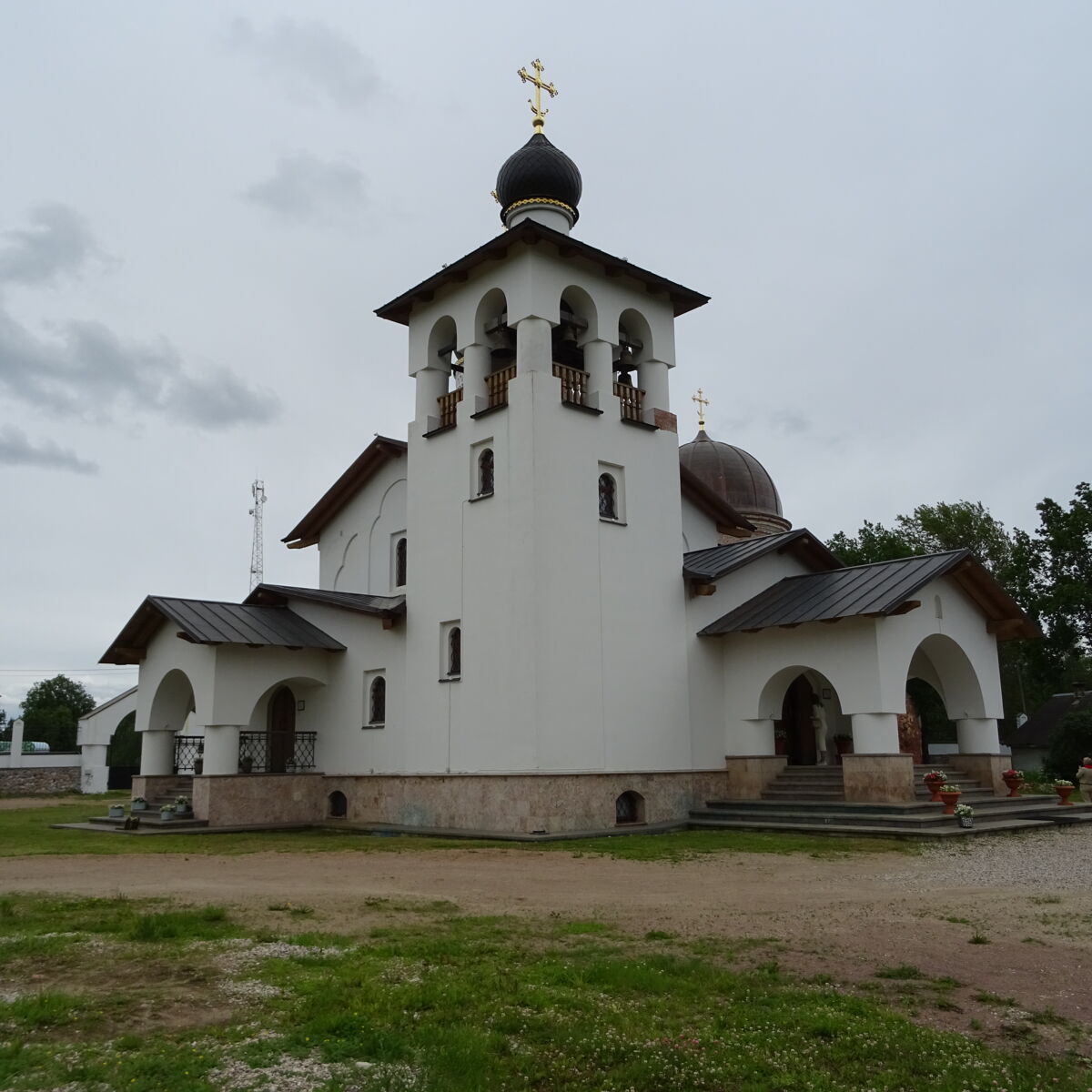 Церковь Успения Пресвятой Богородицы (новая), Феофилова Пустынь (Николаево) (Струго-Красненский район, Псковская область). фасады, Церковь Успения Пресвятой Богородицы (новая).