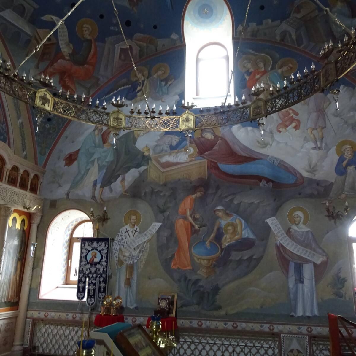 Церковь Успения Пресвятой Богородицы (новая), Феофилова Пустынь (Николаево) (Струго-Красненский район, Псковская область). интерьер и убранство, Церковь Успения Пресвятой Богородицы (новая).