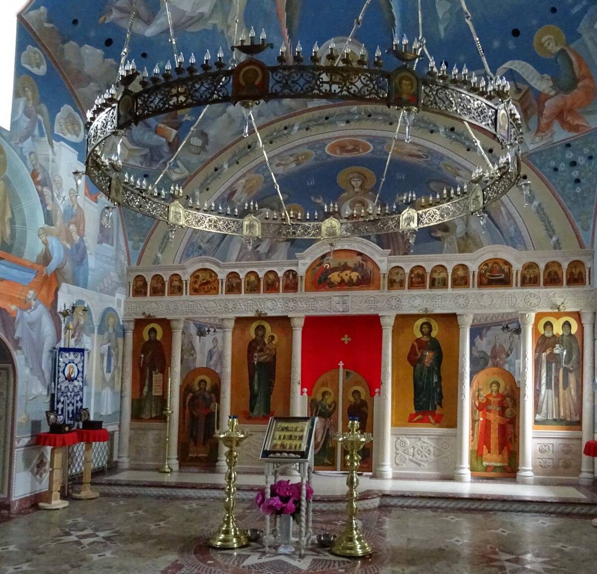 Церковь Успения Пресвятой Богородицы (новая), Феофилова Пустынь (Николаево) (Струго-Красненский район, Псковская область). интерьер и убранство, Церковь Успения Пресвятой Богородицы (новая).