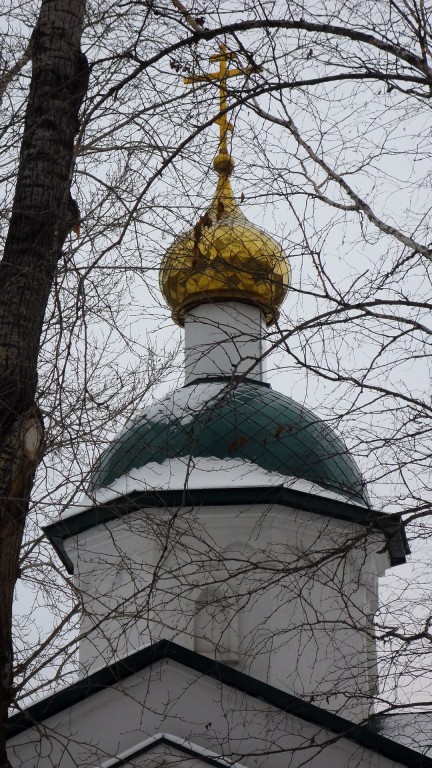 Часовня Сергия Радонежского при Новосибирской духовной семинарии, Обь (Обь, город, Новосибирская область). архитектурные детали, Завершение и крест Сергиевской часовни