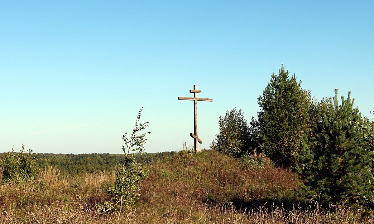Воскресения Христова, цекровь, Пожарище (Бабушкинский район, Вологодская область). дополнительная информация, Холм на месте соседней Николаевской церкви