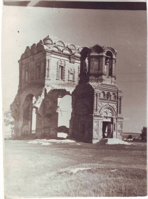 Борки. Церковь Успения Пресвятой Богородицы. архивная фотография, Остатки храма незадолго до сноса. Частная коллекция. Фото 1951 г.