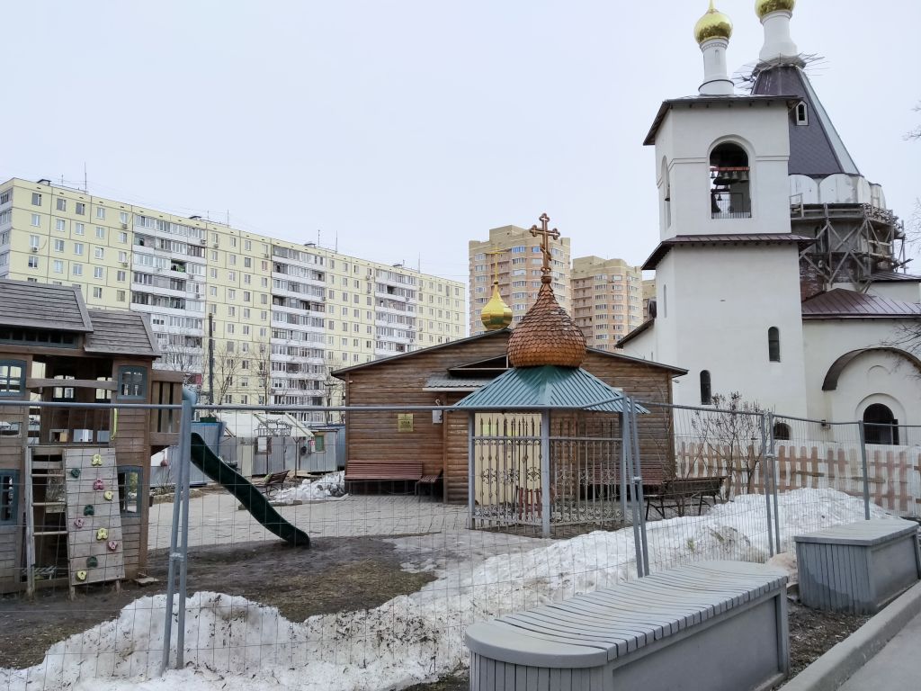 Восточное Дегунино. Церковь Серафима Саровского в Восточном Дегунине (временная). фасады