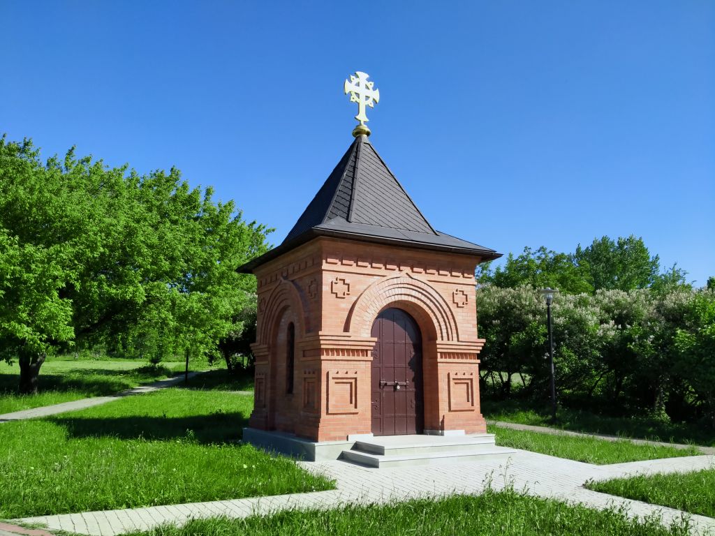 Часовня Всех Святых на бывшем кладбище в Покровском-на-Городне, Чертаново Южное (Южный административный округ (ЮАО), г. Москва). фасады