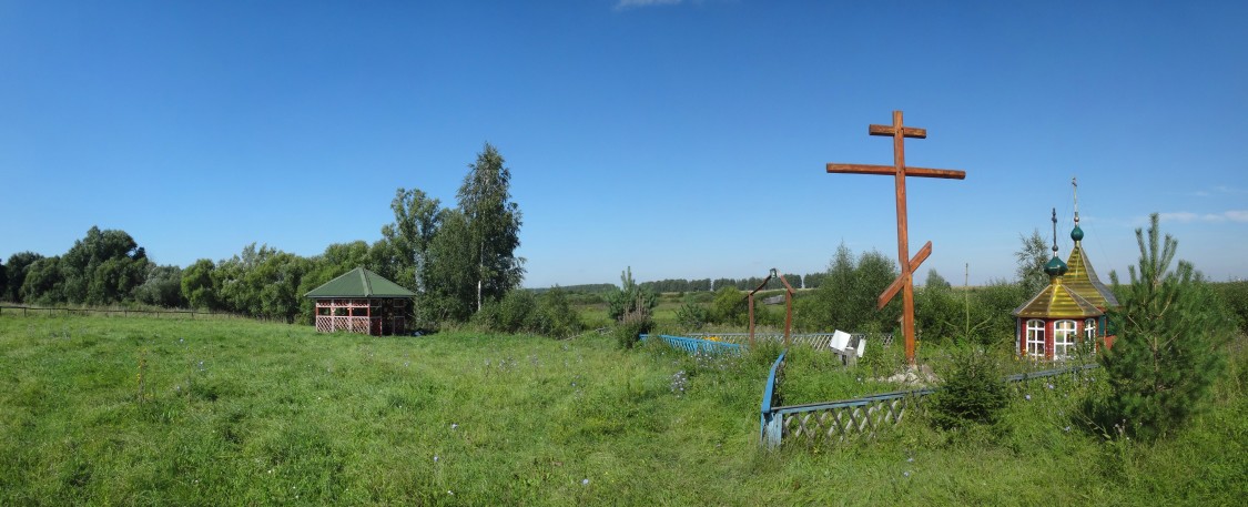 Крещено-Гай. Часовня Алексия, человека Божия. общий вид в ландшафте, В с луга