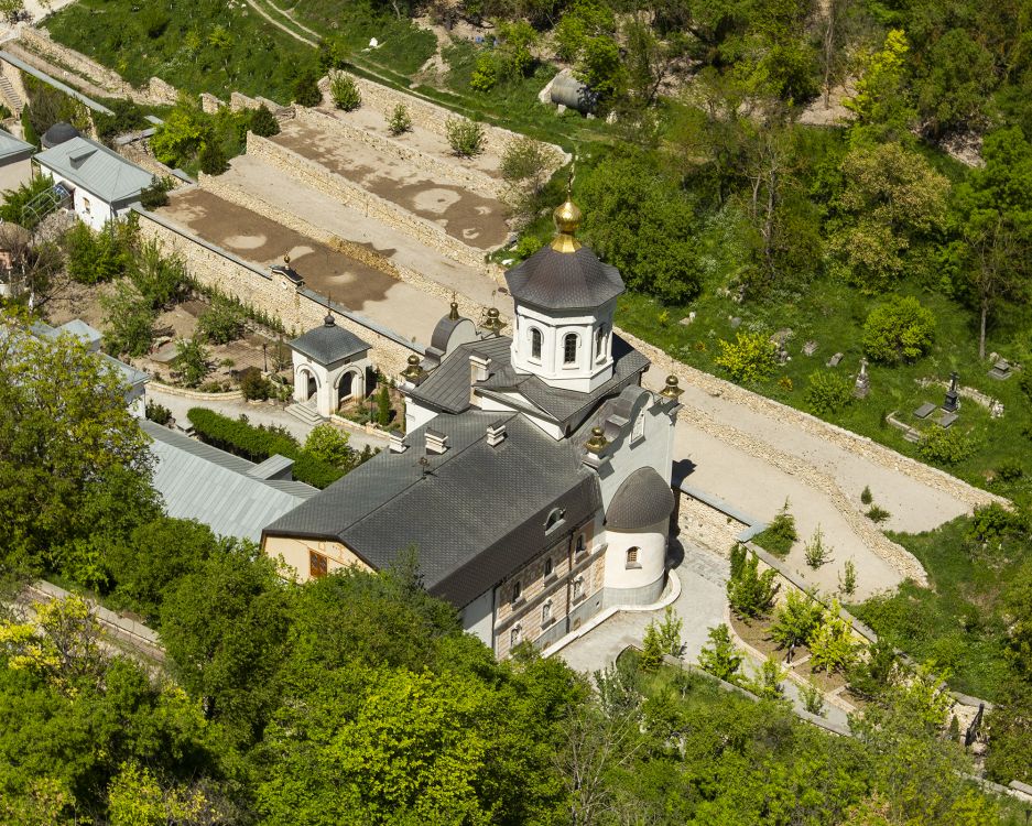 Бахчисарай. Успенский мужской монастырь. Церковь Константина и Елены. фасады