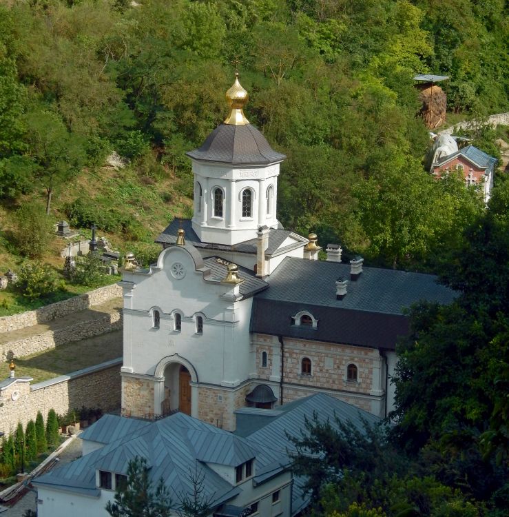 Бахчисарай. Успенский мужской монастырь. Церковь Константина и Елены. фасады