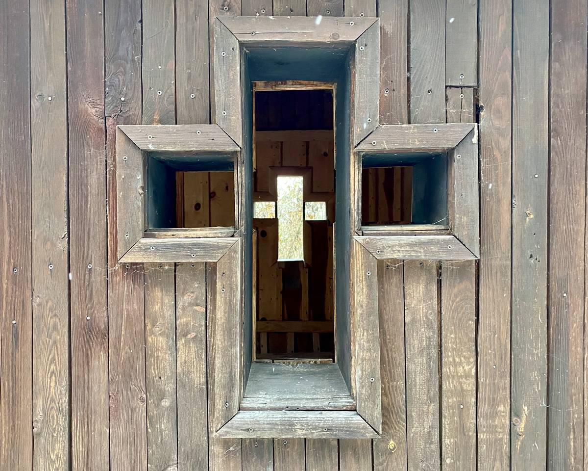 Окно, дополнительная информация. Неизвестная часовня, Белокуриха (Белокуриха, город, Алтайский край)