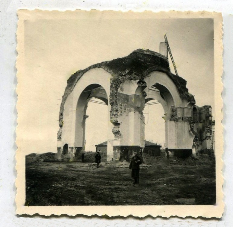 Церковь Воскресения Христова, Новая Водолага (Харьковский район, Украина, Харьковская область). архивная фотография, Остов храма. Фото 1941 г. с аукциона e-bay.de