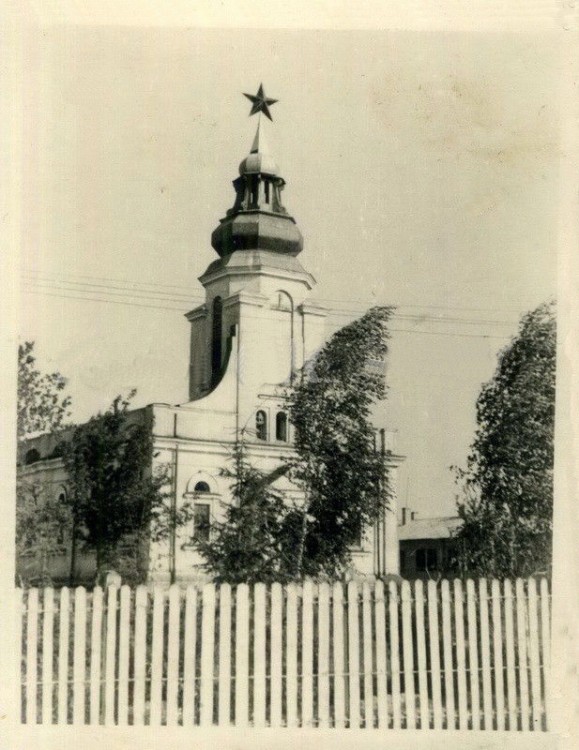 Церковь Покрова Пресвятой Богородицы 11-го Драгунского Рижского полка, Белокриница (Кременецкий район, Украина, Тернопольская область). архивная фотография, Церковь обращённая в клуб. Фото 1941 г. с аукциона e-bay.de