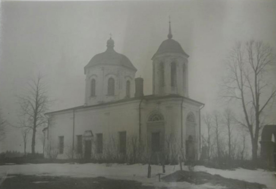 Булатниково. Церковь Рождества Богородицы. Общий вид с северо-запада. Фото Лебедева А. Т. 1934 г. из фотоколлекции Музея Архитектуры (ГНИМА ОФ-6244/27), архивная фотография. Церковь Рождества Пресвятой Богородицы (старая), Булатниково (Ленинский городской округ, Московская область)