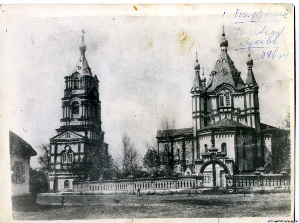 Церковь Успения Пресвятой Богородицы, Пирятин (Лубенский район, Украина, Полтавская область). архивная фотография, Частная коллекция. Фото 1940 г.