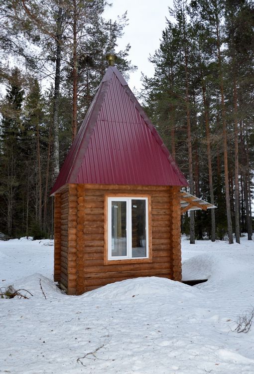 Неизвестная часовня, Октябрь (Подосиновский район, Кировская область). фасады, По состоянию на февраль 2020г. часовня не освящена. Фотография предоставлена для Каталога Sobory.ru автором - Глуховым Владимиром Алексеевичем.
