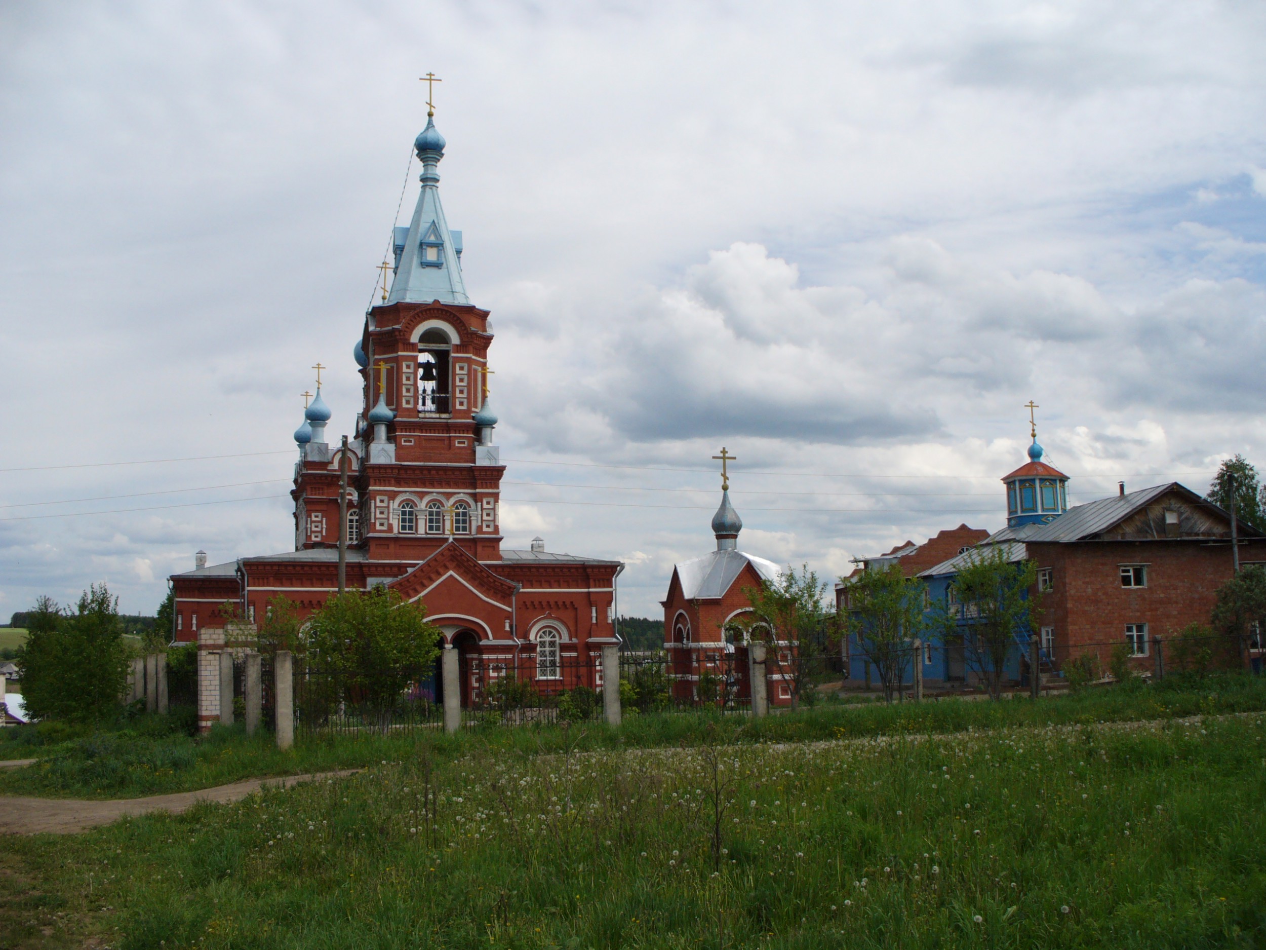 Вторая крышка люка кр-1. Люк скайуокер в мандалорец. С45689 люки мк1. Канализационный люк на дороге. Люк колодезный вид сверху и снизу.