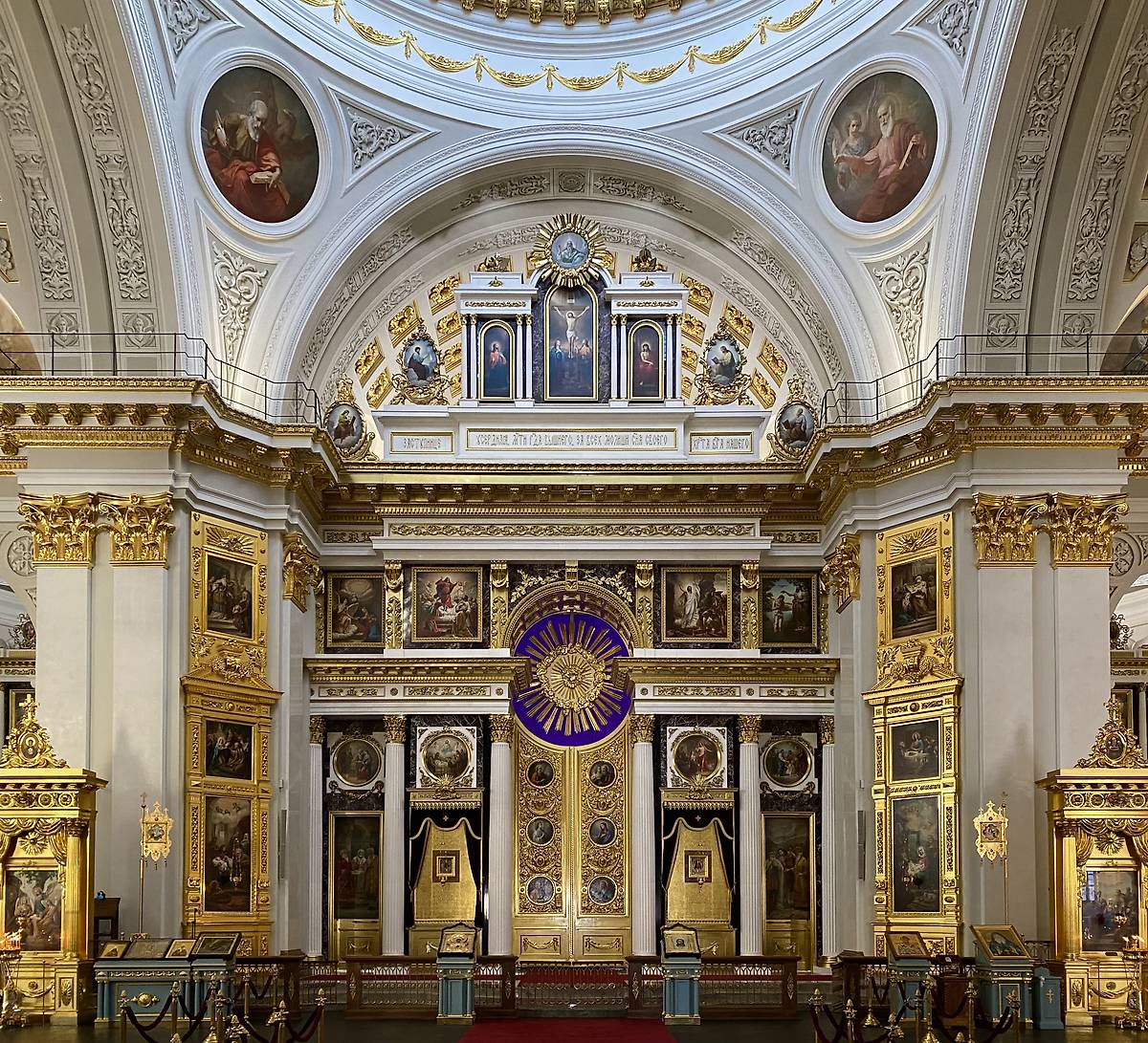 Главный иконостас, интерьер и убранство. Казанско-Богородицкий монастырь. Собор Казанской иконы Божией Матери (новый), Вахитовский район (Казань, город, Республика Татарстан)