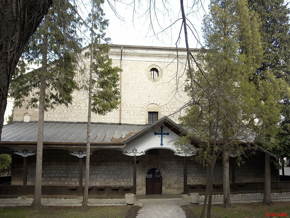 Банско. Церковь Троицы Живоначальной. фасады