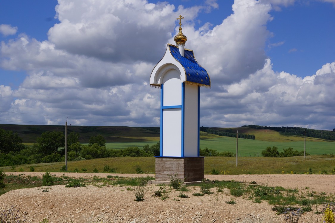 Луна. Часовенный столб. общий вид в ландшафте