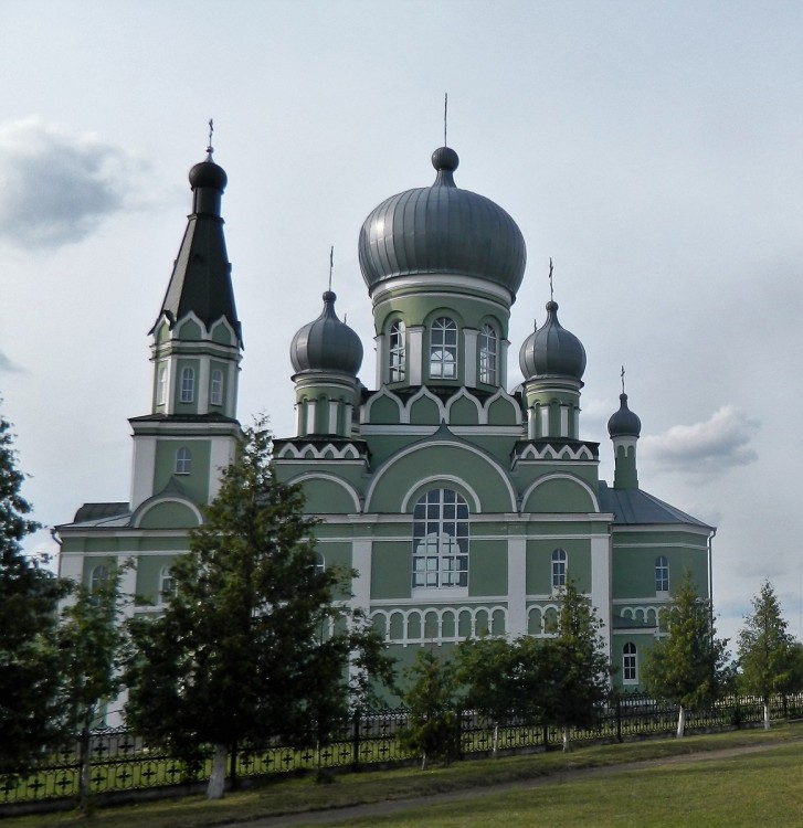 Достоево. Церковь Троицы Живоначальной. фасады
