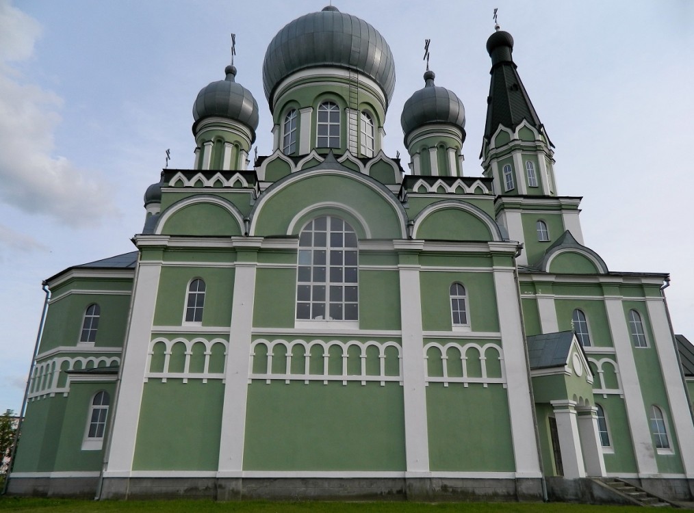 Достоево. Церковь Троицы Живоначальной. фасады