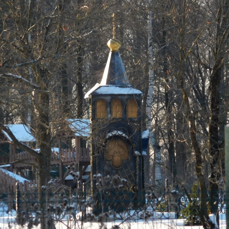 Лукино. Часовня Флора и Лавра. общий вид в ландшафте