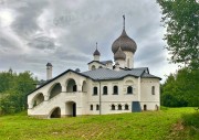 Церковь Троицы Живоначальной на подворье Воскресенского Новодевичьего монастыря - Жуки - Себежский район - Псковская область