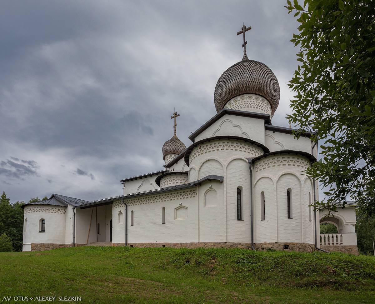 фасады. Церковь Троицы Живоначальной на подворье Воскресенского Новодевичьего монастыря, Жуки (Себежский район, Псковская область)