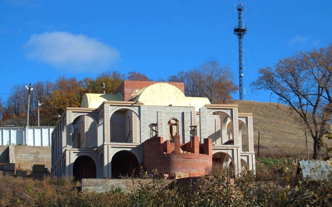 Церковь Сергия Радонежского, Бузулук (Бузулукский район, Оренбургская область). документальные фотографии, Храм Сергия Радонежского строящийся у стен бывшего  Спасо - Преображенского                                                 мужского  монастыря.