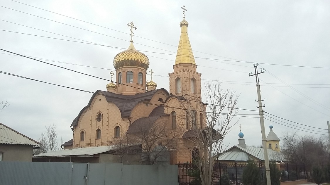 Шымкент (Чимкент). Церковь Андрея Первозванного. общий вид в ландшафте