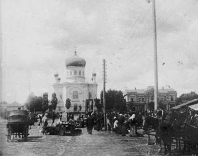 Лубны. Церковь Троицы Живоначальной. архивная фотография, Базарная площадь, 1900 г.