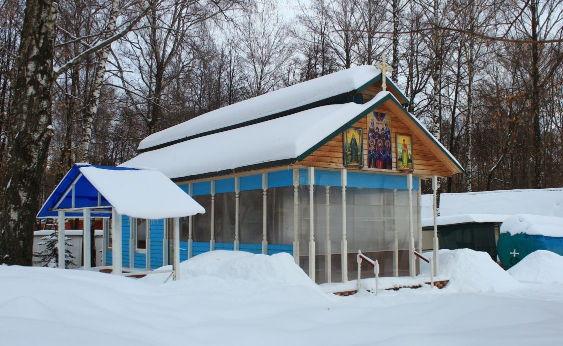 Новомосковск. Церковь Успенский мужской монастырь. Жён-мироносиц. общий вид в ландшафте