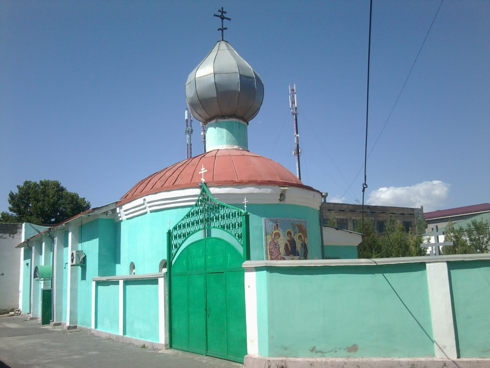 Прочие страны, Узбекистан, Бекабад. Церковь Сретения Господня. фасады, Личное фото