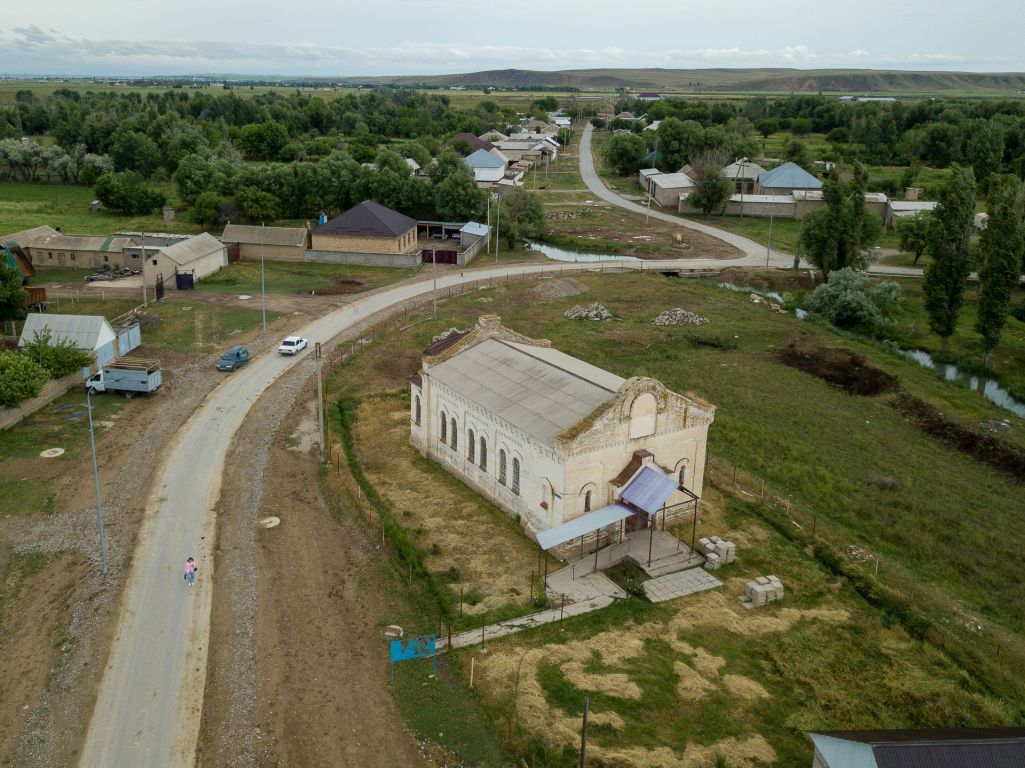 Церковь Рождества Пресвятой Богородицы, Акбулак (Вревское) (Туркестанская область, Казахстан). общий вид в ландшафте