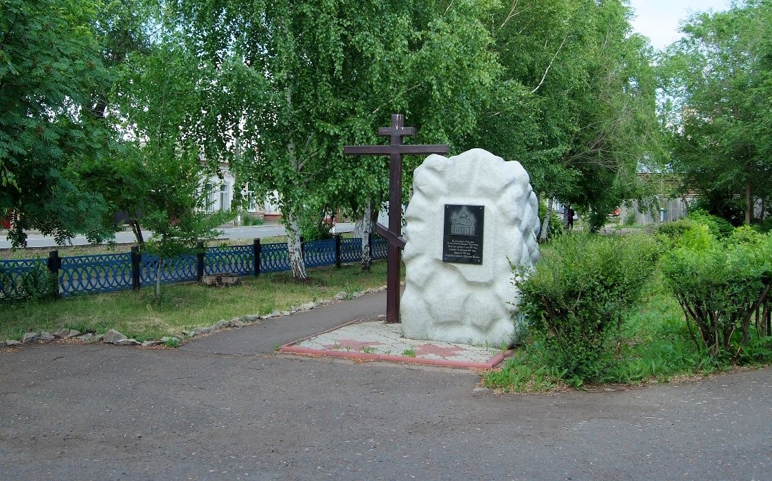 Никольский бузулук. Сквер Никольский Бузулук. Никольский храм Бузулук. Бузулук церкви Николая. Сквер Толстого Бузулук.