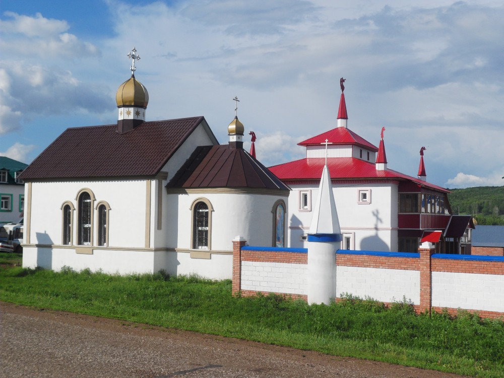 Новомихайловка. Покровский Эннатский мужской монастырь. Церковь Ольги равноапостольной. общий вид в ландшафте