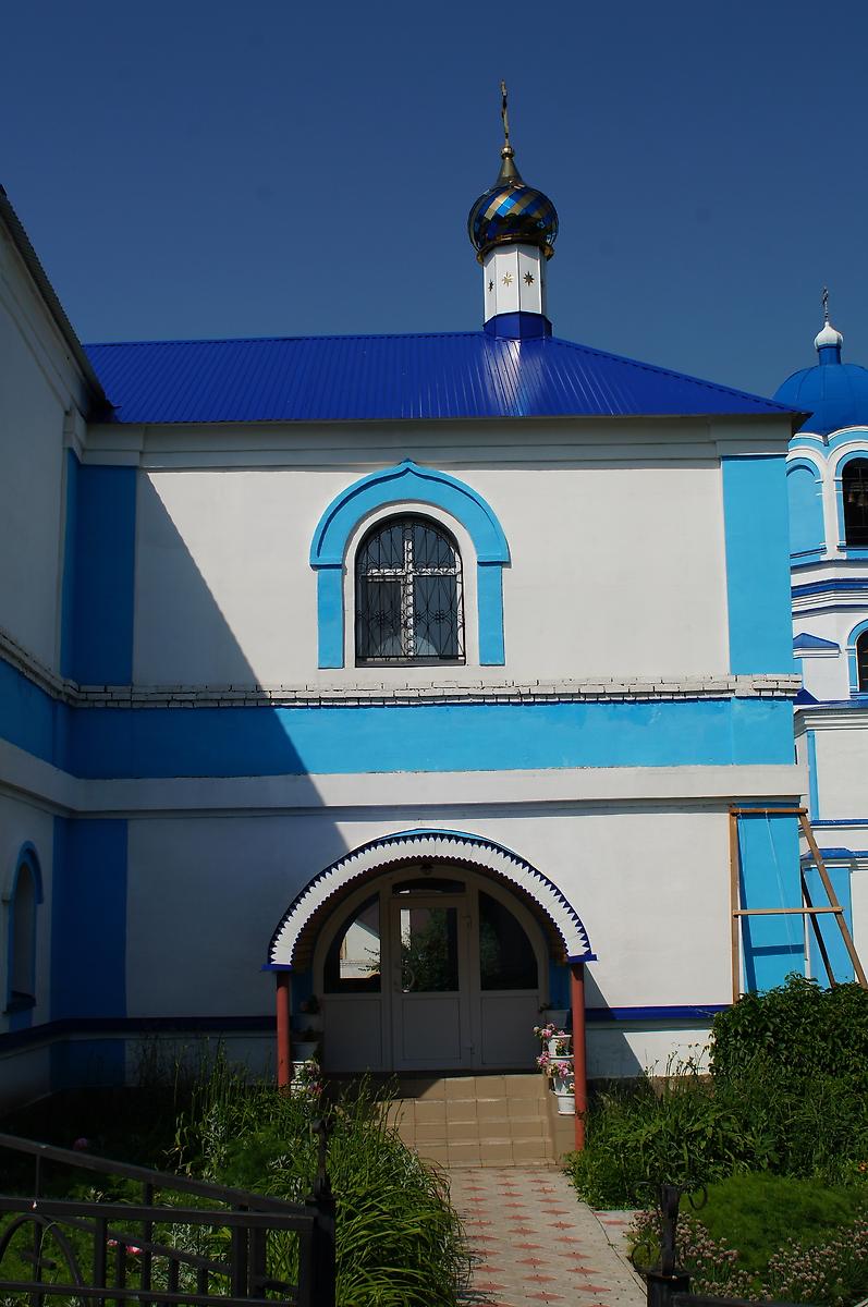 Вход в храм., архитектурные детали. Покровский Эннатский мужской монастырь. Церковь Иверской иконы Божией Матери, Новомихайловка (Фёдоровский район, Республика Башкортостан)