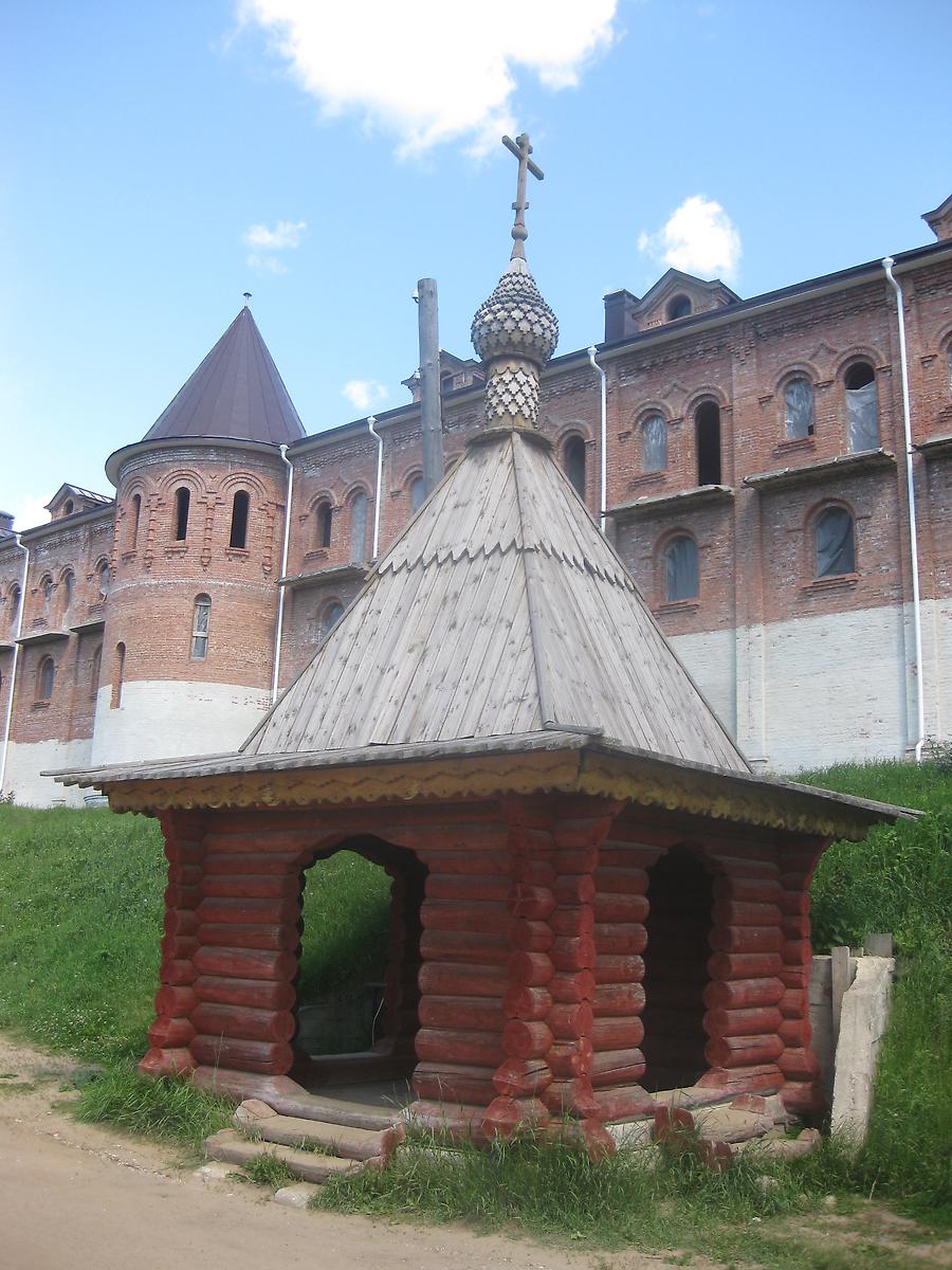 общий вид в ландшафте. Николо-Сольбинский женский монастырь. Часовня Антония и Феодосия Печерских, Сольба (Переславский район и г. Переславль-Залесский, Ярославская область)