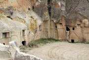 Церковь Павла апостола, Внутренний двор монастыря<br>, Ортахисар, Невшехир, Турция