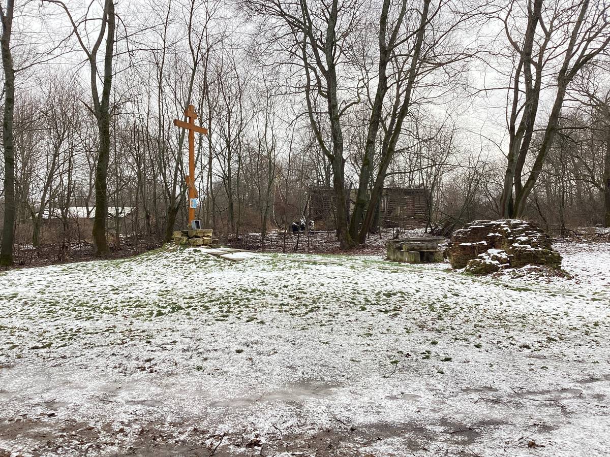 Вид с северо-запада, общий вид в ландшафте. Церковь Казанской иконы Божией Матери, Башино (Ясногорский район, Тульская область)