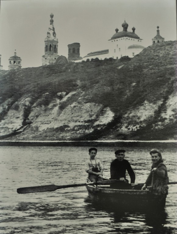Церковь Георгия Победоносца (новая), Ливны (Ливенский район и г. Ливны, Орловская область). архивная фотография, Храм в центре. Частная коллекция 1950-х годов