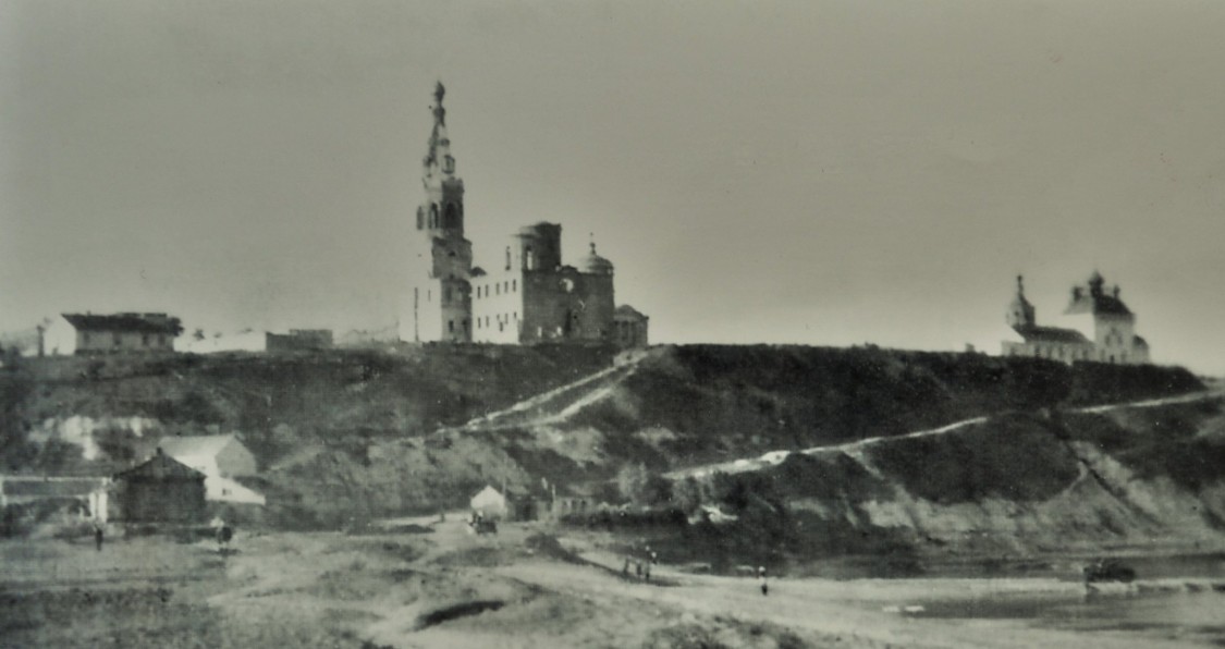 Церковь Георгия Победоносца (новая), Ливны (Ливенский район и г. Ливны, Орловская область). архивная фотография, Храм в центре. Частная коллекция 1950-х годов