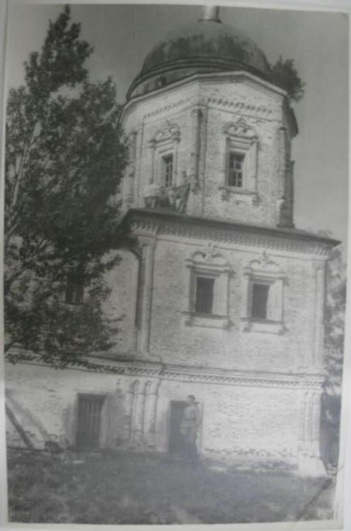 Солнечногорский р-н, с. Нетёсово. Церковь Преображения Господня, 1712 г. Фото Каверзнева М. Г. 1948 г. из фотоколлекции Музея Архитектуры (ГНИМА ОФ-5932/37, ОРП-6987), архивная фотография. Церковь Преображения Господня (старая), Радумля (Солнечногорский городской округ, Московская область)