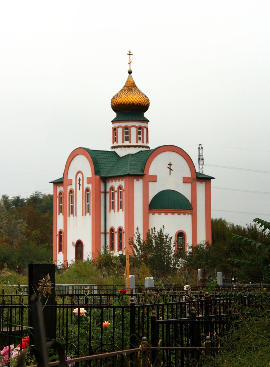 Кизлярский Крестовоздвиженский монастырь. Церковь Воздвижения Креста Господня, Кизляр (Кизляр, город, Республика Дагестан). общий вид в ландшафте